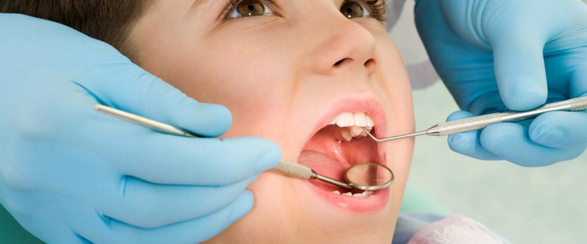 dente-permanente-nascendo-atrás-do-dente-de-leite-2-1536x1024